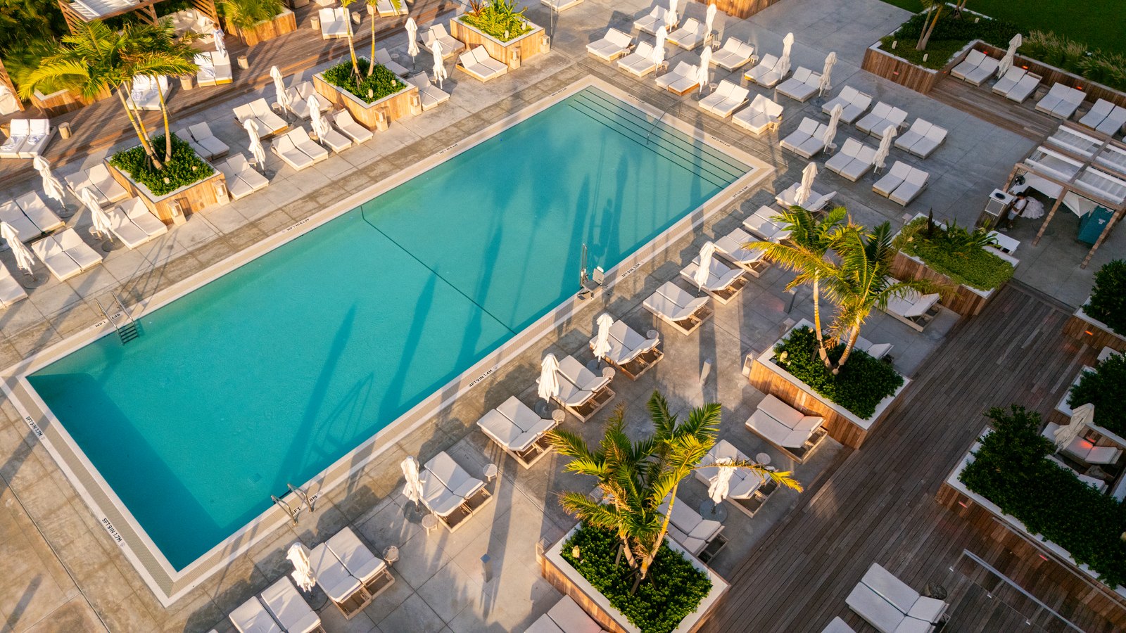 1 Hotel Pool Deck — image 10