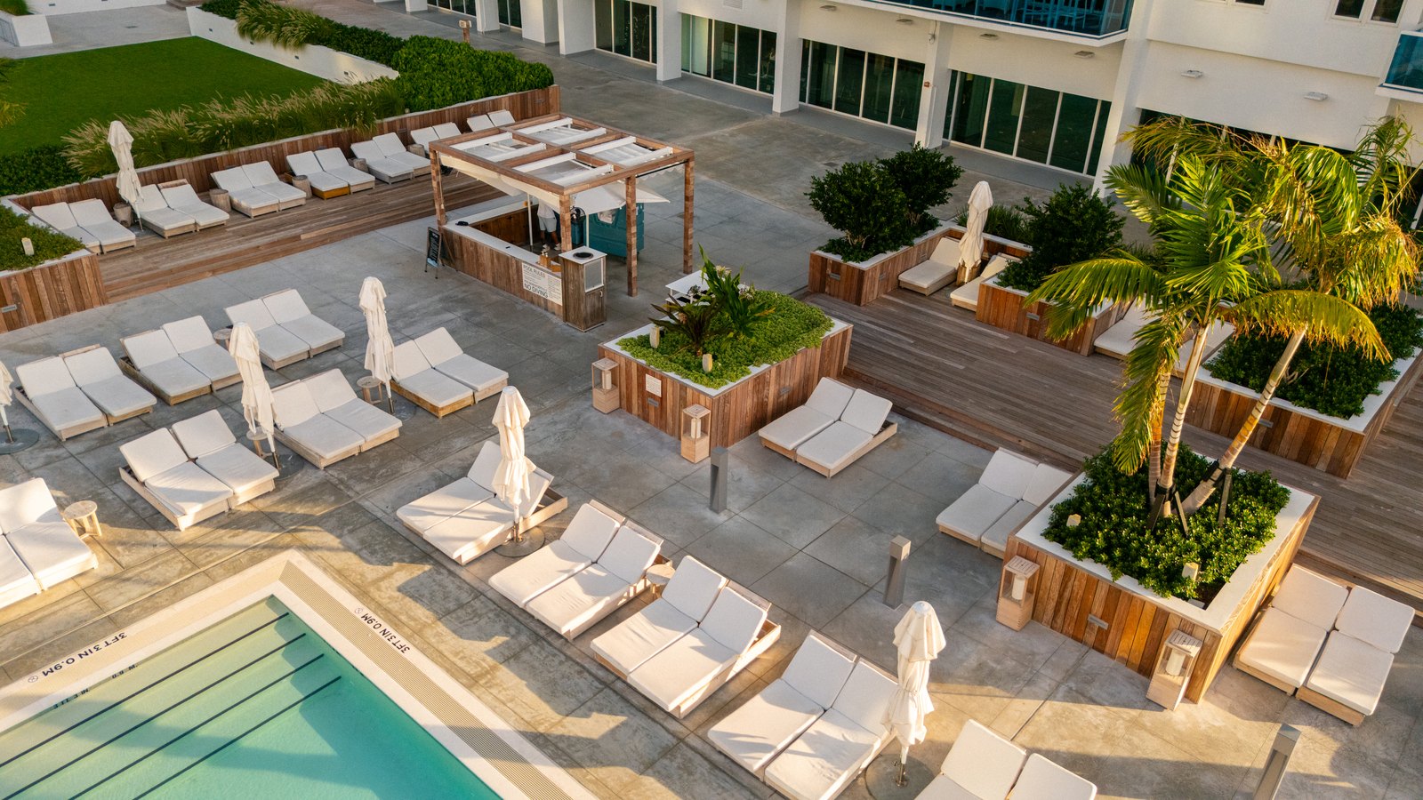 1 Hotel Pool Deck — image 15