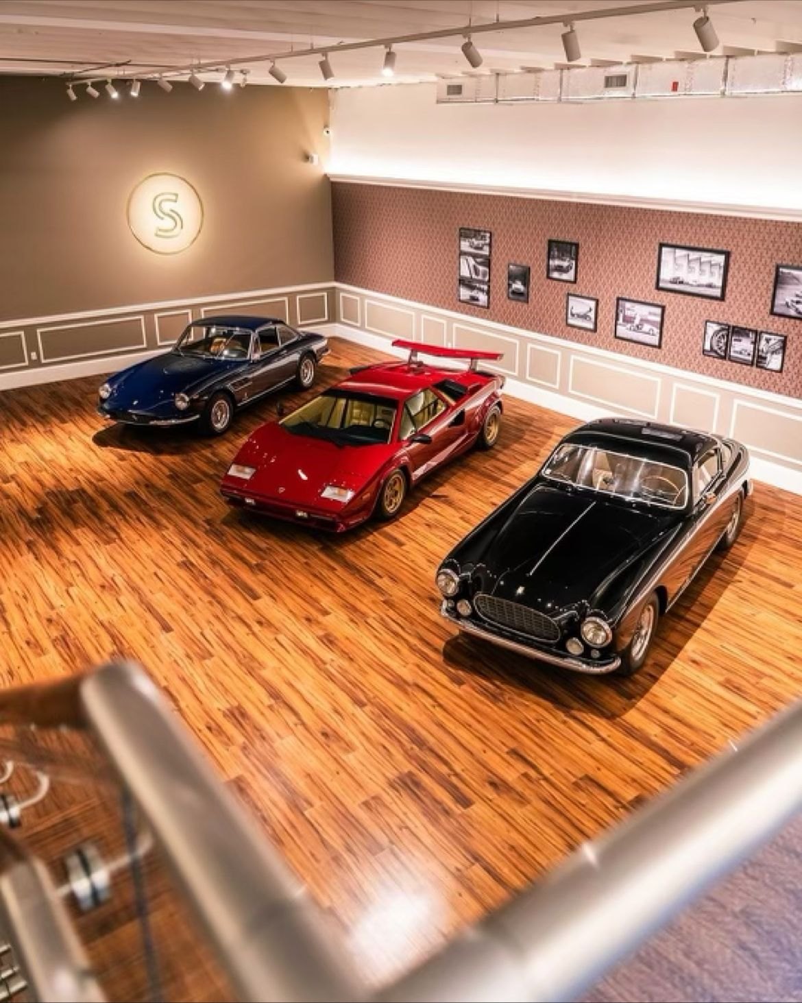 Auto Showroom — image 3