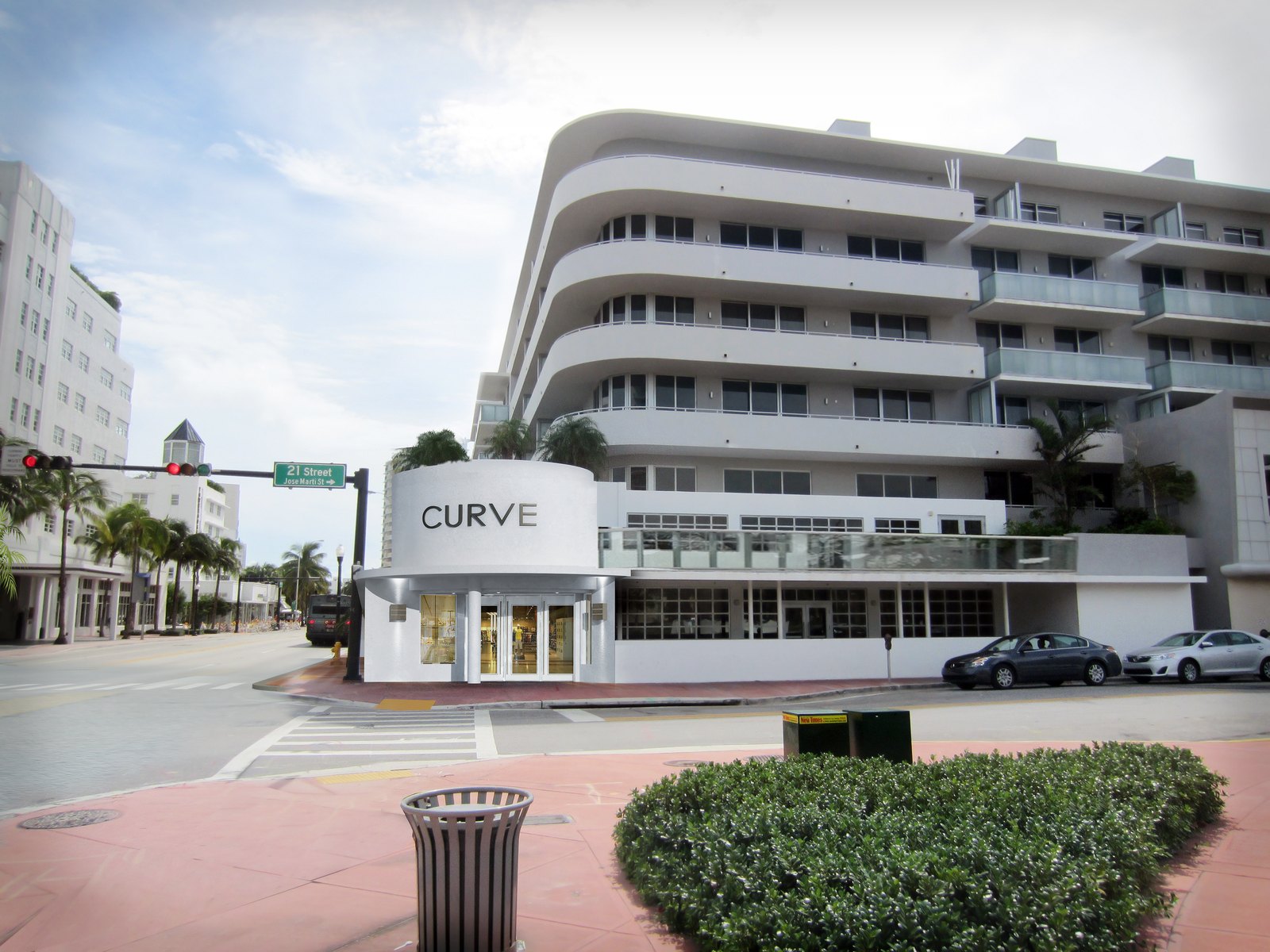 Curve Retail — image 2